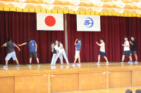 ７